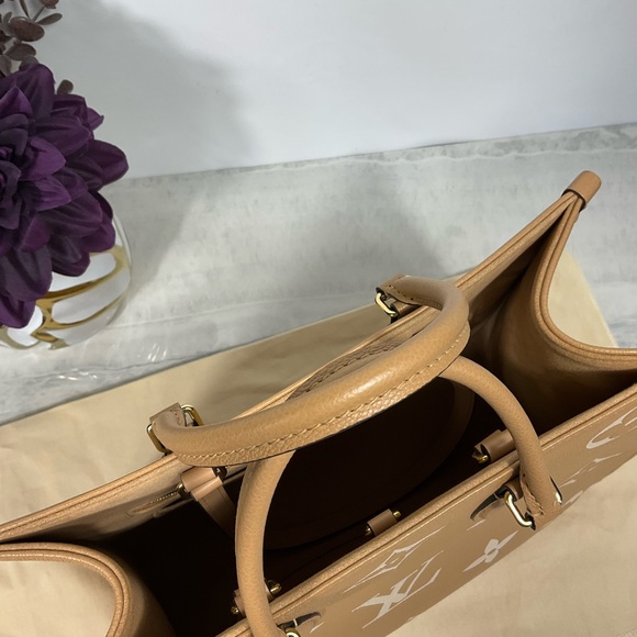 Sold Louis Vuitton OntheGo Mm Biicolor Arizona Beige - Picture 14 of 16